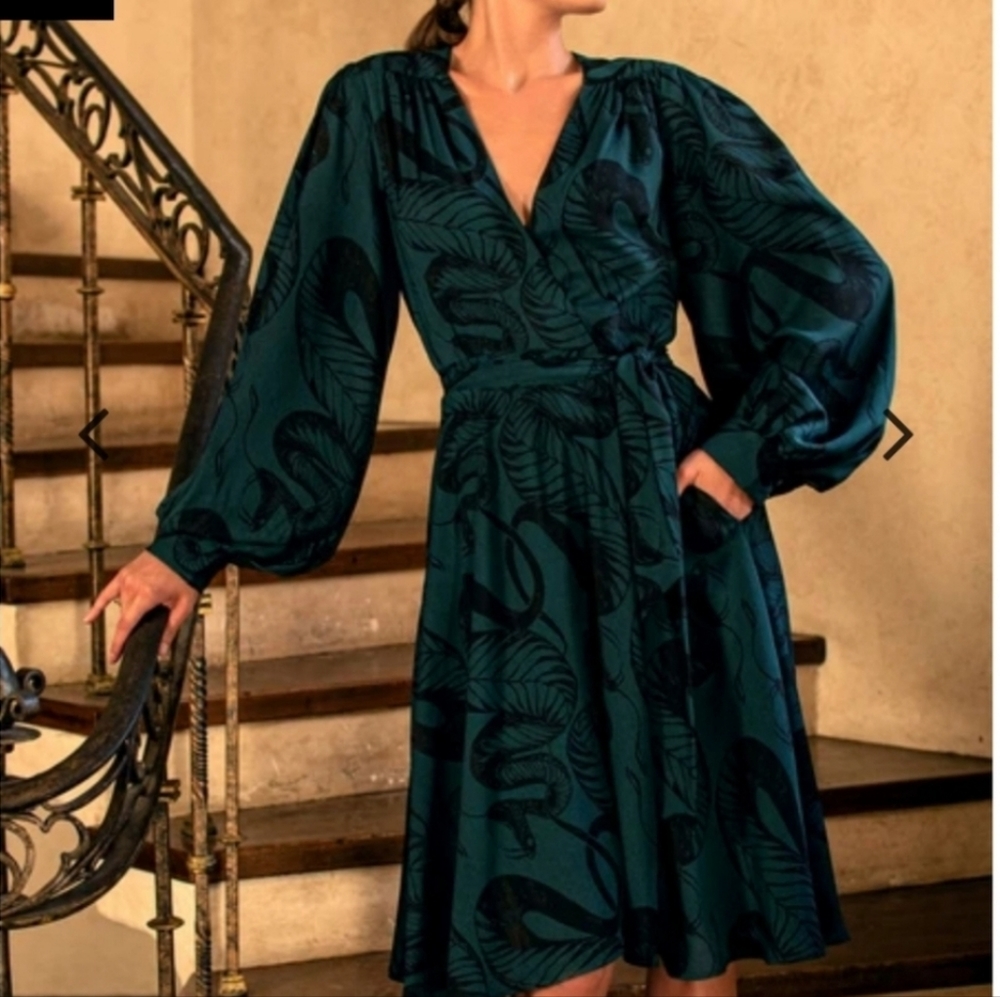 La Femme en Noir Serpentine Wrap Dress